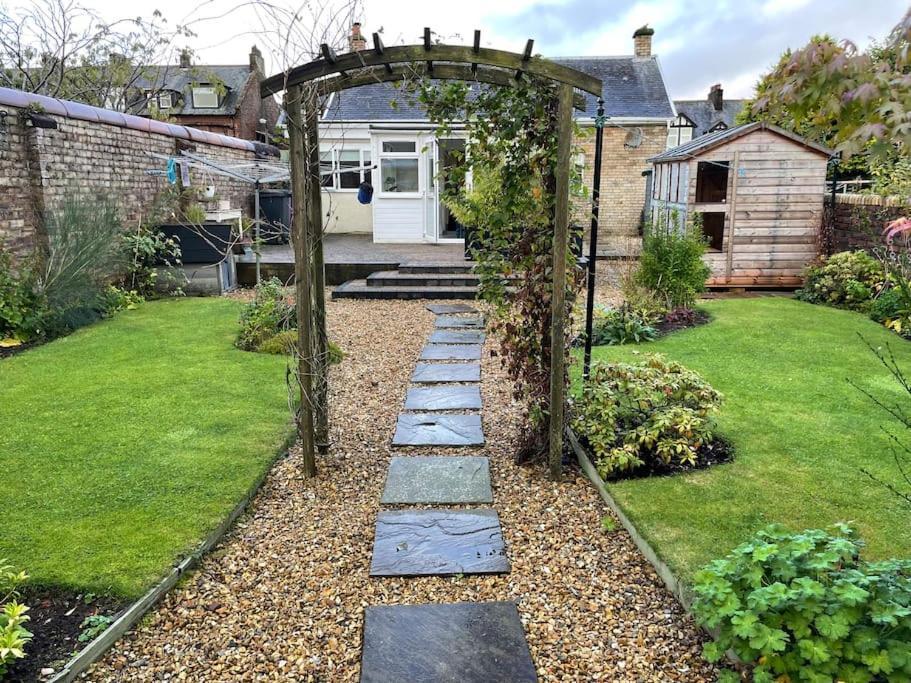 Traditional Cottage In West Kilbride Village Seamill Exterior photo