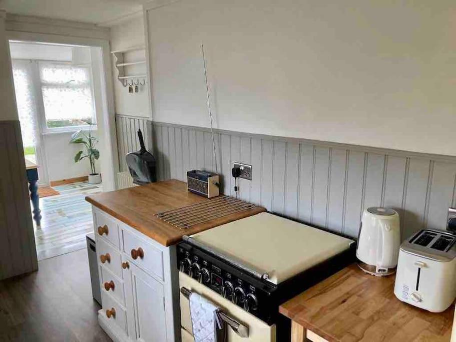 Traditional Cottage In West Kilbride Village Seamill Exterior photo